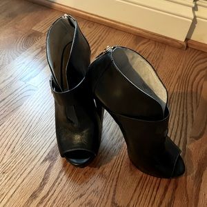 Michael Kors peep toe black bootie shoe 7.5M